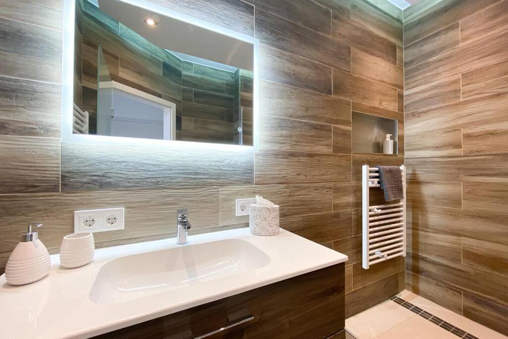 Luxus-Apartment In Leipzig Mit Privat-Parkplatz Esterno foto